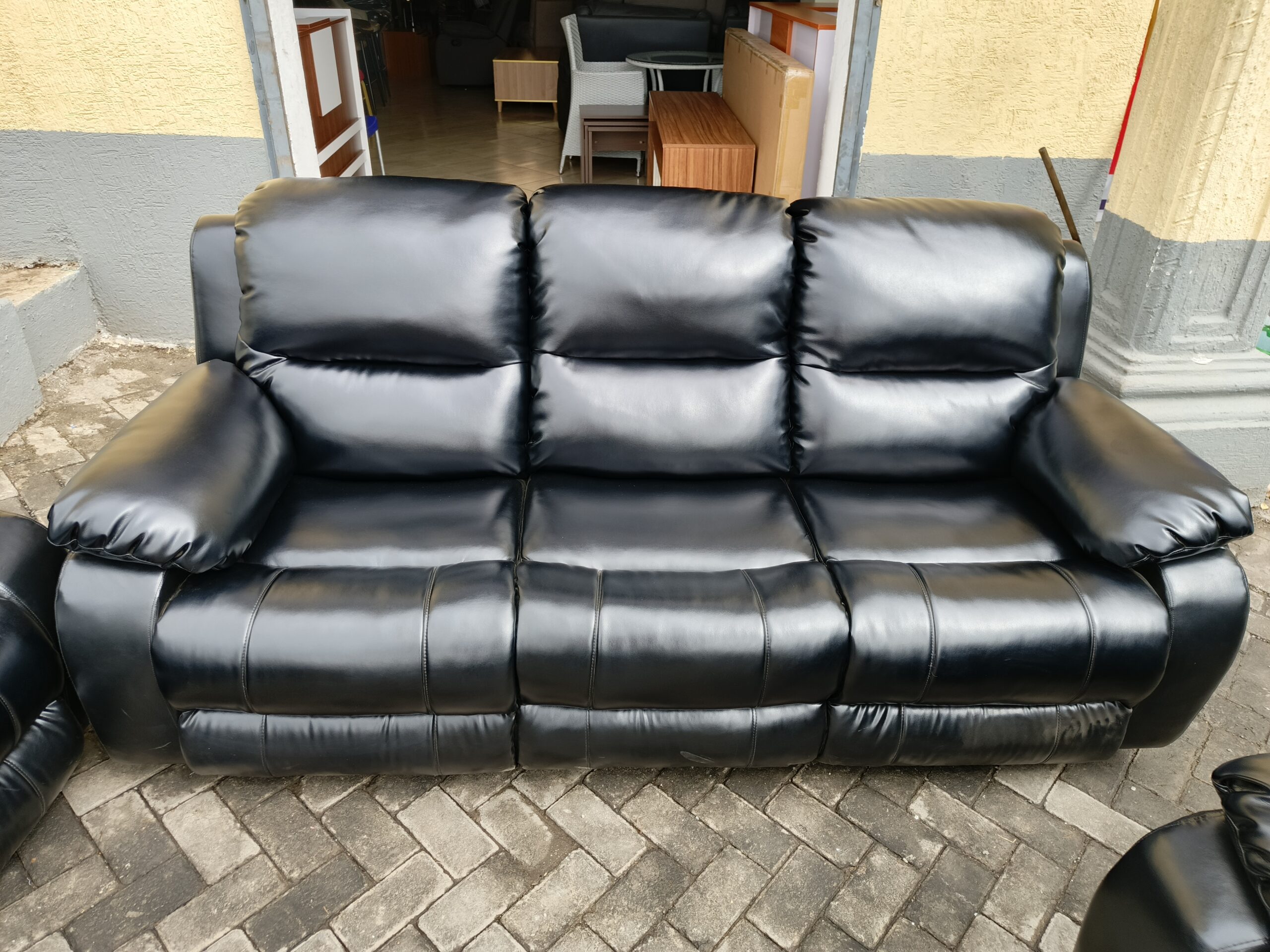Leather 3-Seater Reclining Couch Leather 3-Seater Reclining Couch