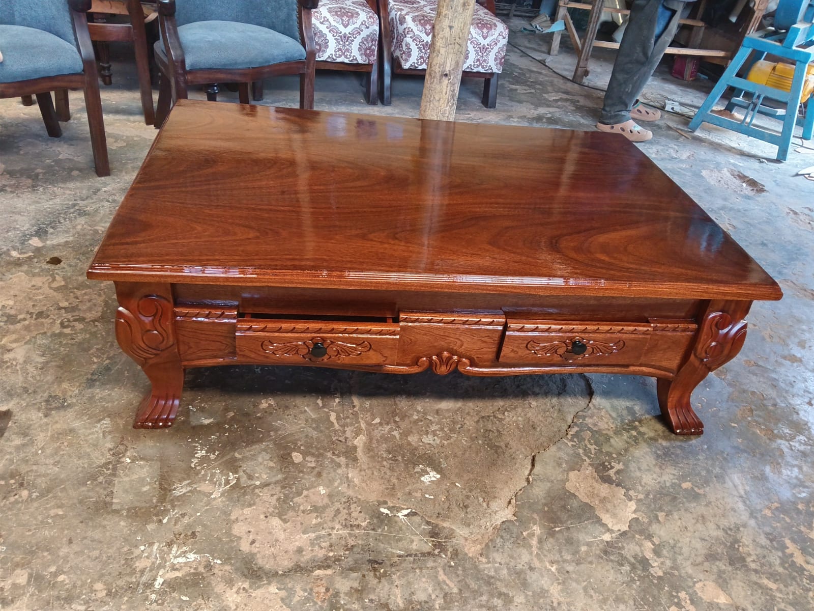 Mahogany Coffee Table (1) Mahogany Coffee Table