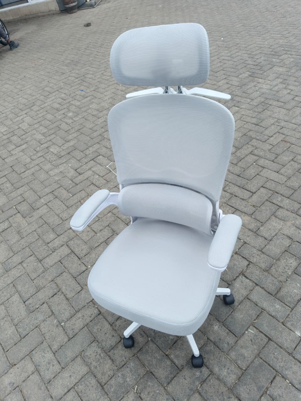 White Executive Office Chair (1) White Executive Office Chair